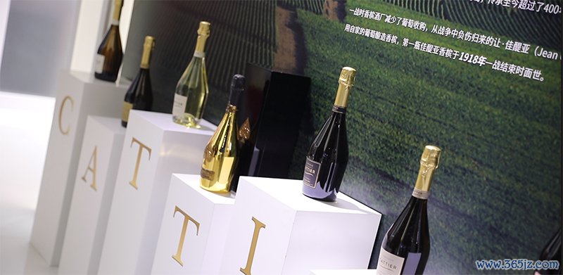 法国馆中的葡萄酒展品。人民网 